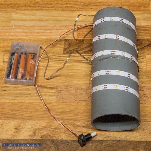 LED-Streifen auf ein Kunststoffrohr geklebt und Zusatzschalter eingelötet.